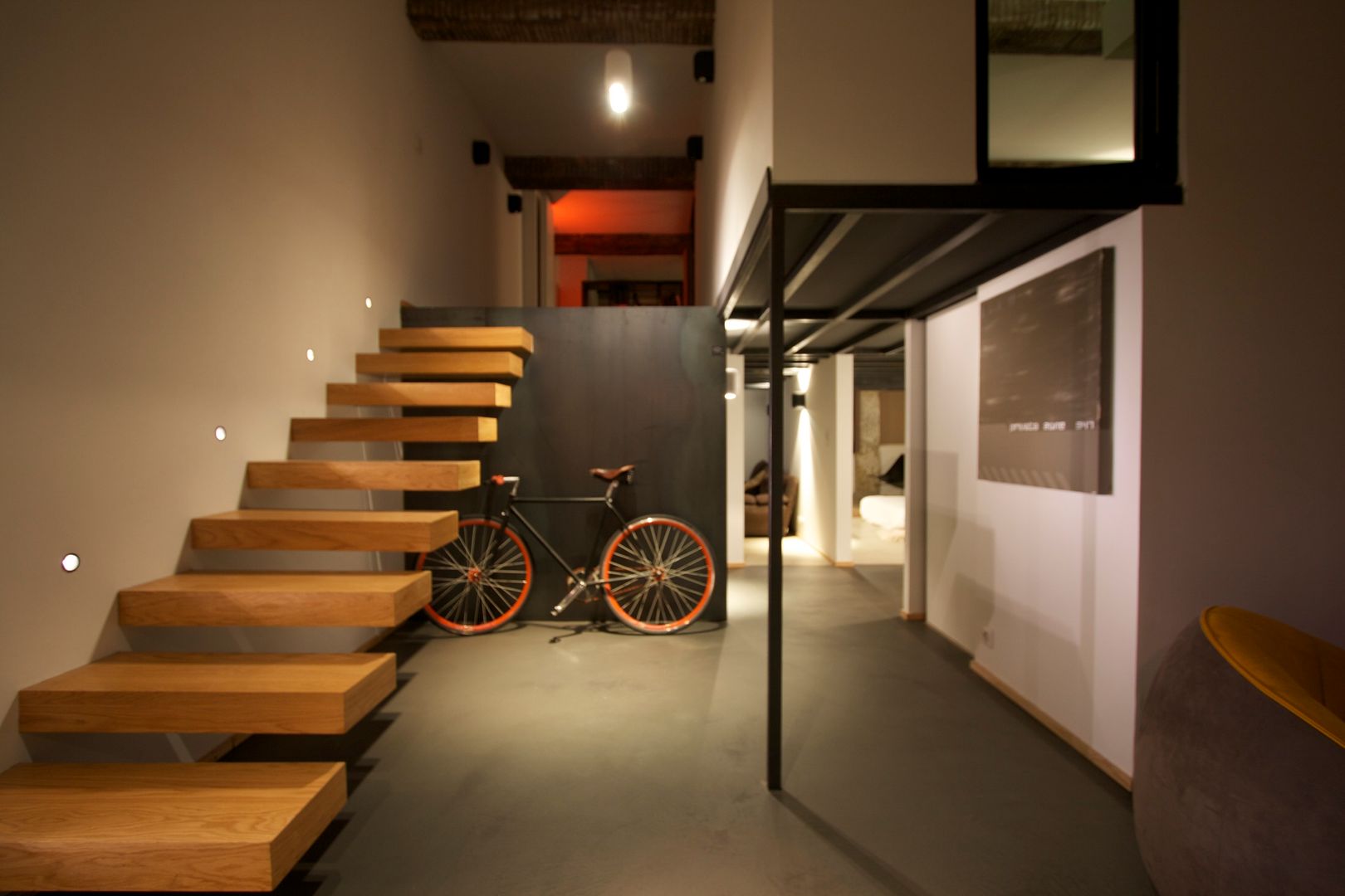 Loft france, Better and better Better and better Modern Corridor, Hallway and Staircase