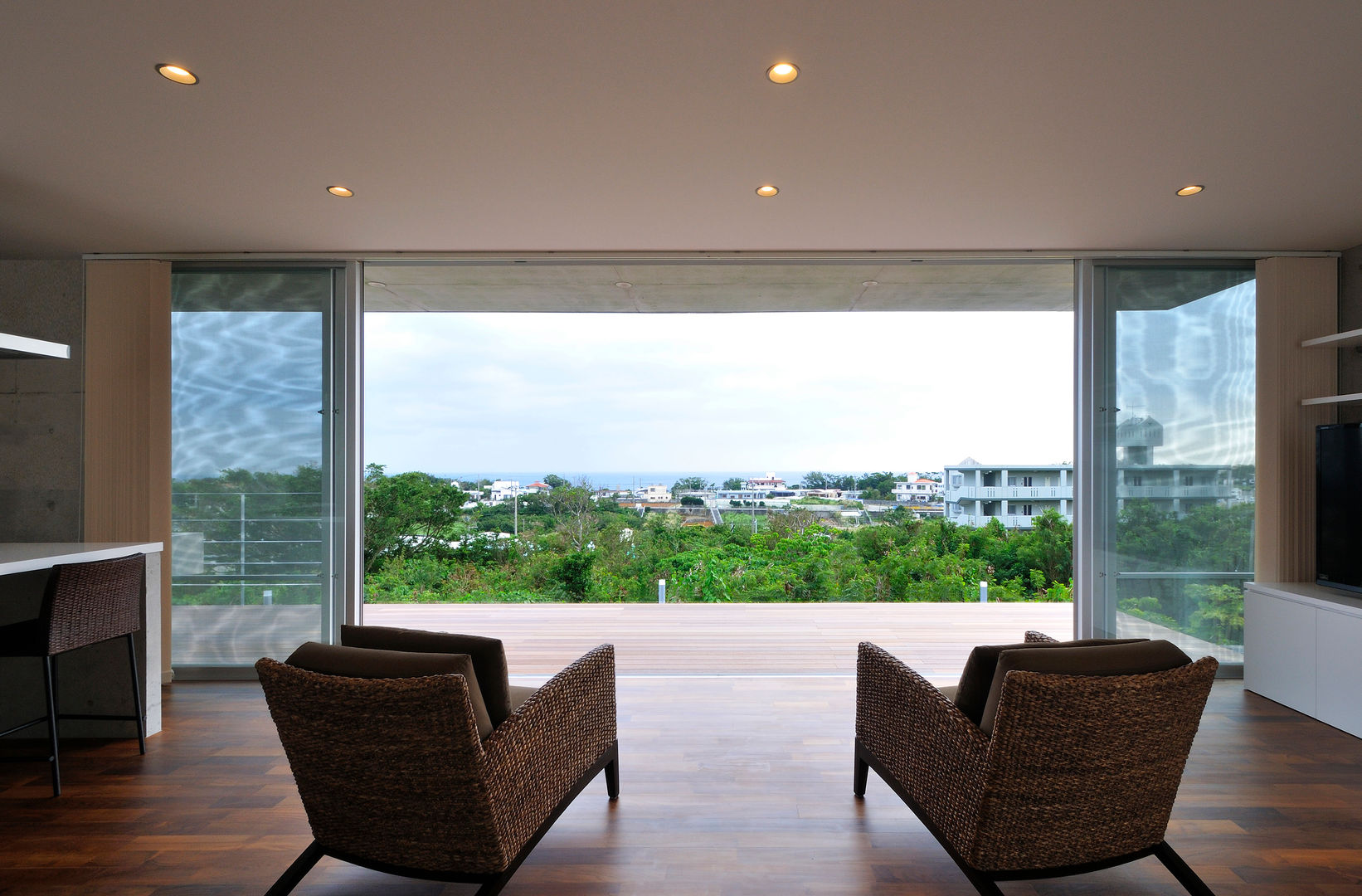 Villa in Hyakuna, 仲間郁代建築設計事務所株式会社（英名：IKUYO NAKAMA ARCHITECT ＆ ASSOCIATES） 仲間郁代建築設計事務所株式会社（英名：IKUYO NAKAMA ARCHITECT ＆ ASSOCIATES） Nhà