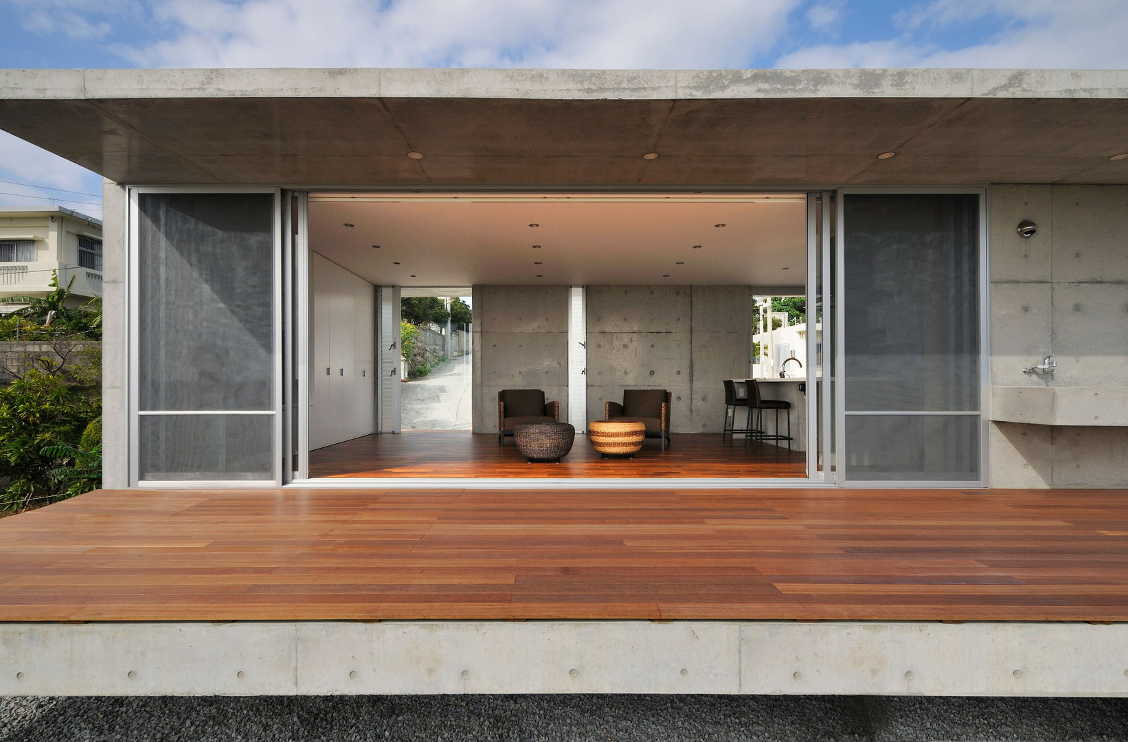 Villa in Hyakuna, 仲間郁代建築設計事務所株式会社（英名：IKUYO NAKAMA ARCHITECT ＆ ASSOCIATES） 仲間郁代建築設計事務所株式会社（英名：IKUYO NAKAMA ARCHITECT ＆ ASSOCIATES） Modern houses