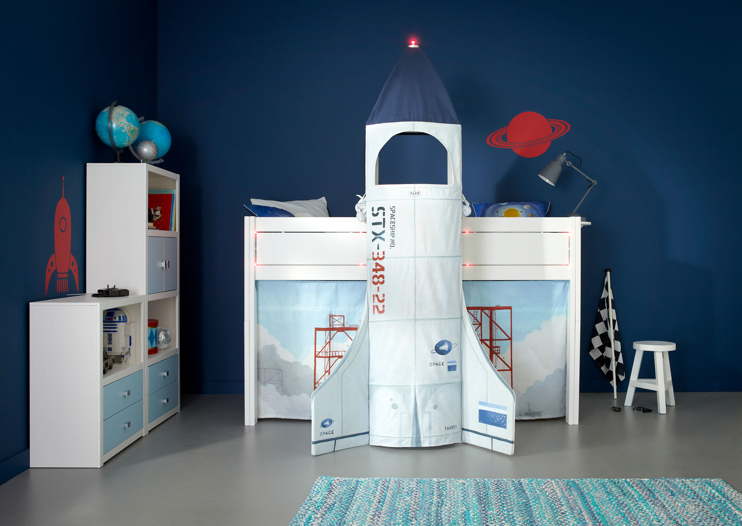 Discovery Children's Space Rocket Cabin Bed Cuckooland Quartos de criança modernos