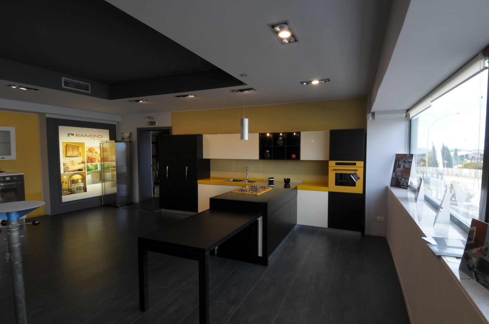 Cucine moderne, raimondi raimondi Modern Mutfak Mutfak Tezgâhları