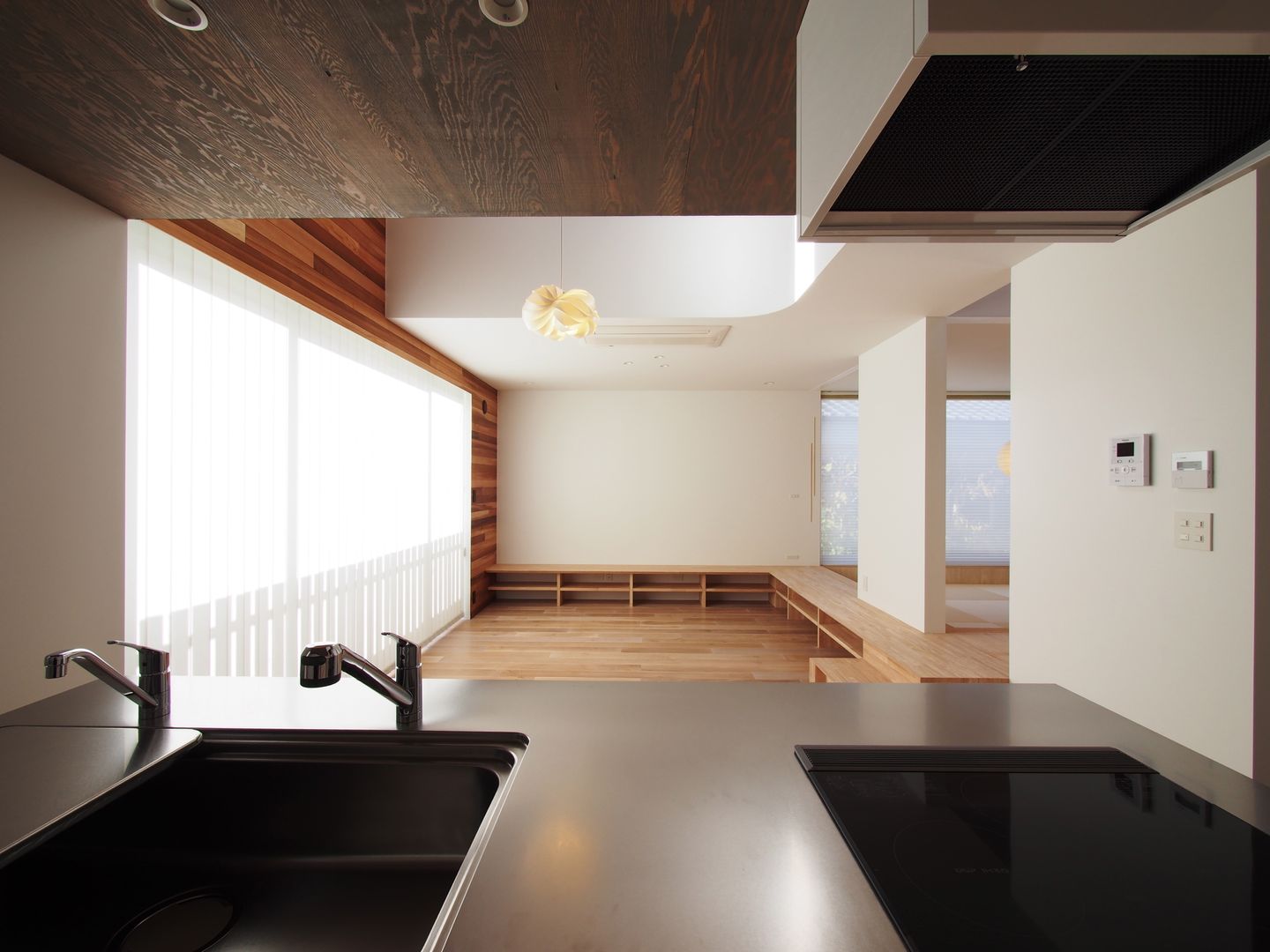 CACCO, イシウエヨシヒロ建築設計事務所 YIA イシウエヨシヒロ建築設計事務所 YIA Kitchen units Wood Wood effect