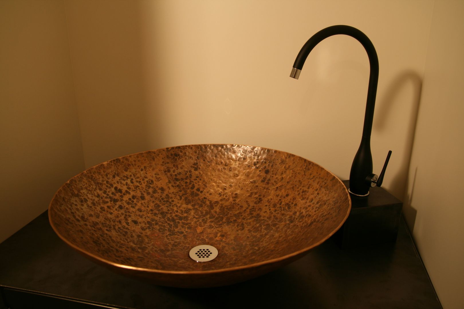 Vasque En Bronze, De-Design De-Design Baños de estilo moderno Sanitarios