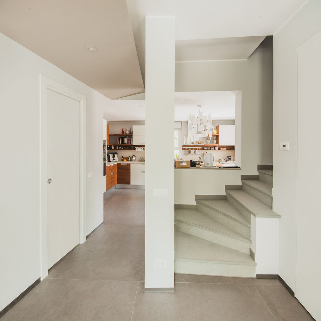 TERRAZZE MONTICELLO HOUSES, EMMANUELLO | ARCHITETTURA | DESIGN EMMANUELLO | ARCHITETTURA | DESIGN Modern Corridor, Hallway and Staircase