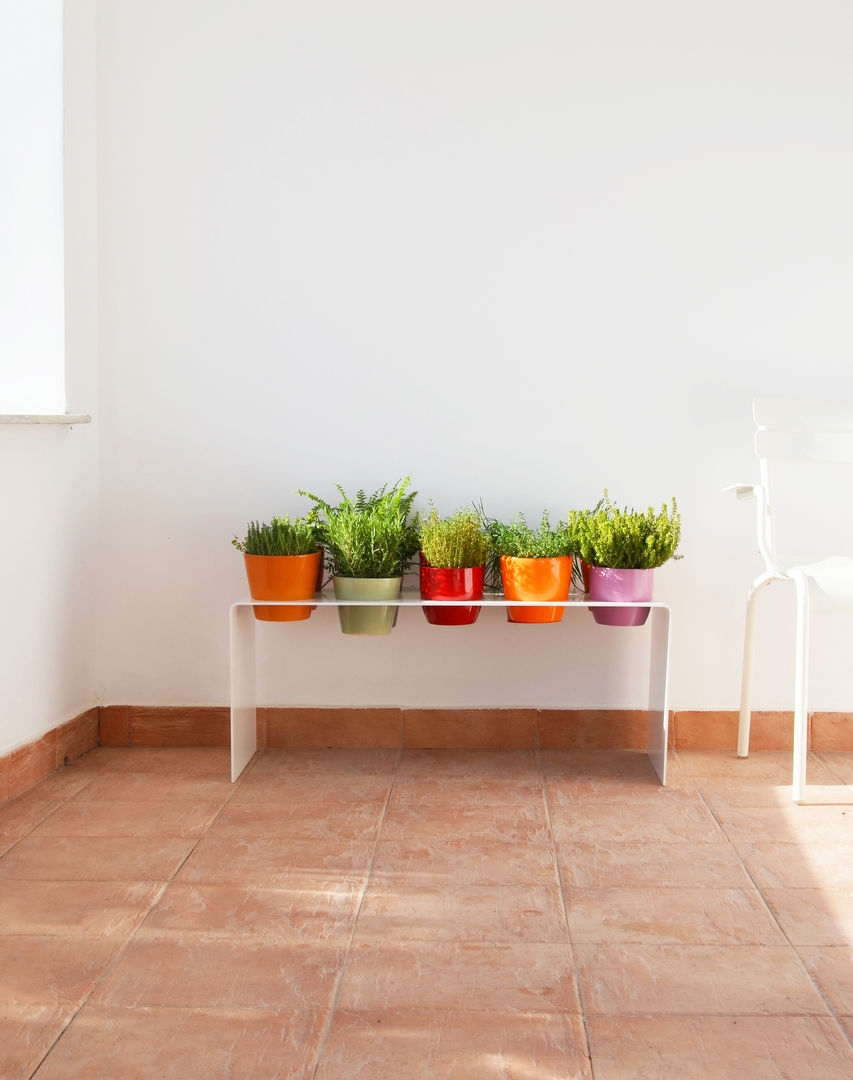 homify Balcony, veranda & terrace Plants & flowers