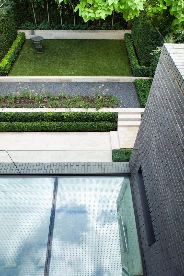 A Brick and a Half house, Lipton Plant Architects Lipton Plant Architects Minimalist style garden