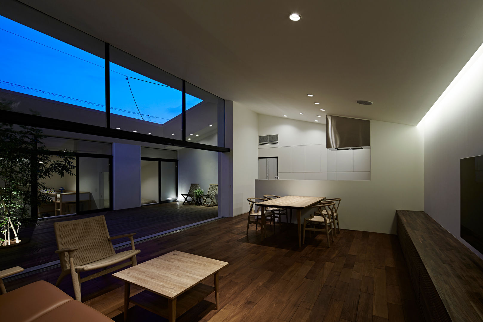 House in Hakonomori, 石井秀樹建築設計事務所 石井秀樹建築設計事務所 Modern living room