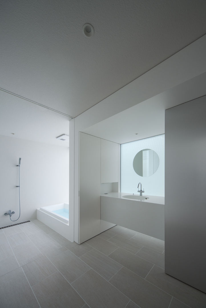 obi house, ソルト建築設計事務所 ソルト建築設計事務所 現代浴室設計點子、靈感&圖片