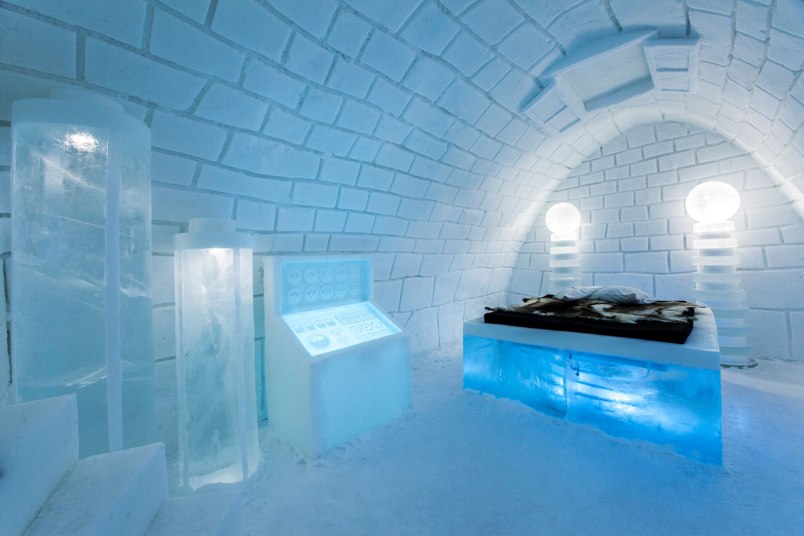 Ice hotel , Pin Pin Pin Pin Commercial spaces