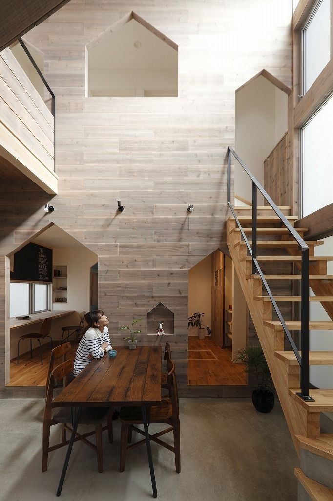 Hazukashi House, ALTS DESIGN OFFICE ALTS DESIGN OFFICE 러스틱스타일 거실 스툴 & 의자