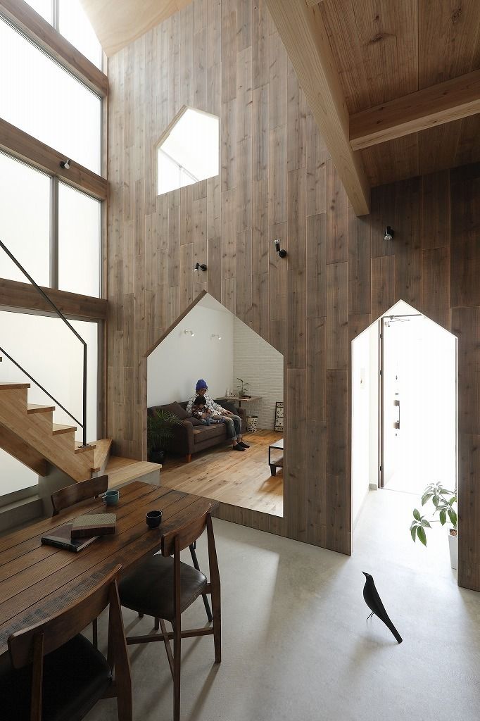 Hazukashi House, ALTS DESIGN OFFICE ALTS DESIGN OFFICE 客廳 凳子與椅子