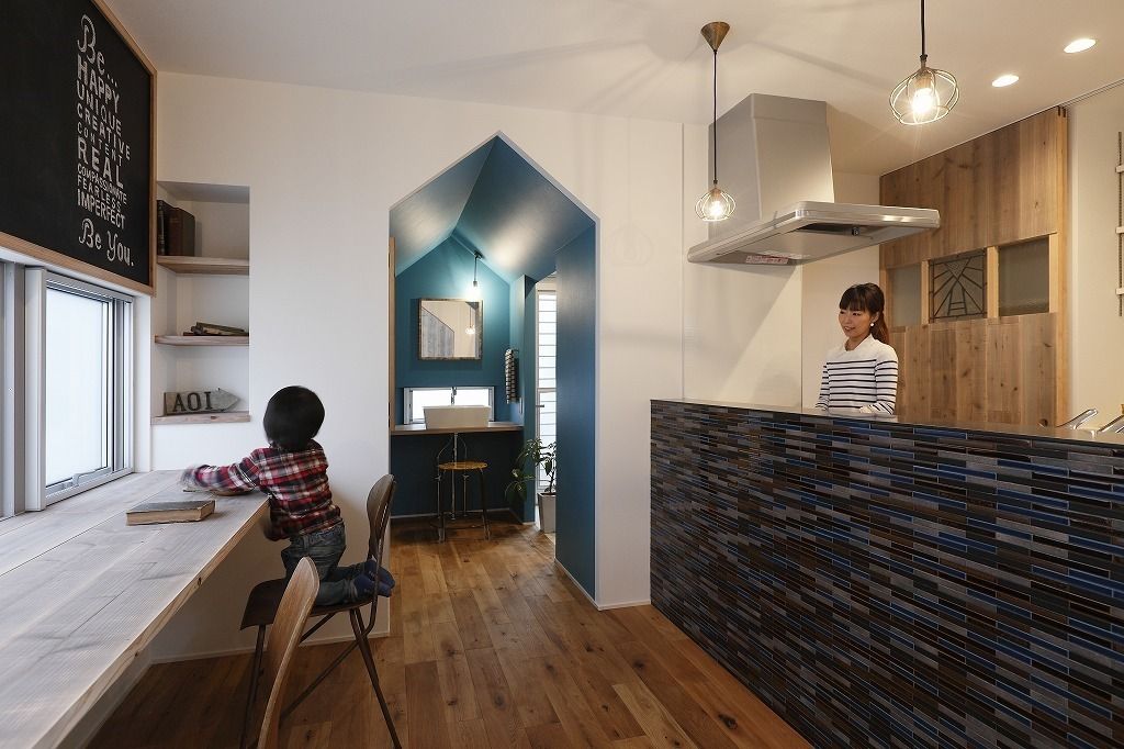 Hazukashi House, ALTS DESIGN OFFICE ALTS DESIGN OFFICE Livings de estilo rústico Bancos y sillas