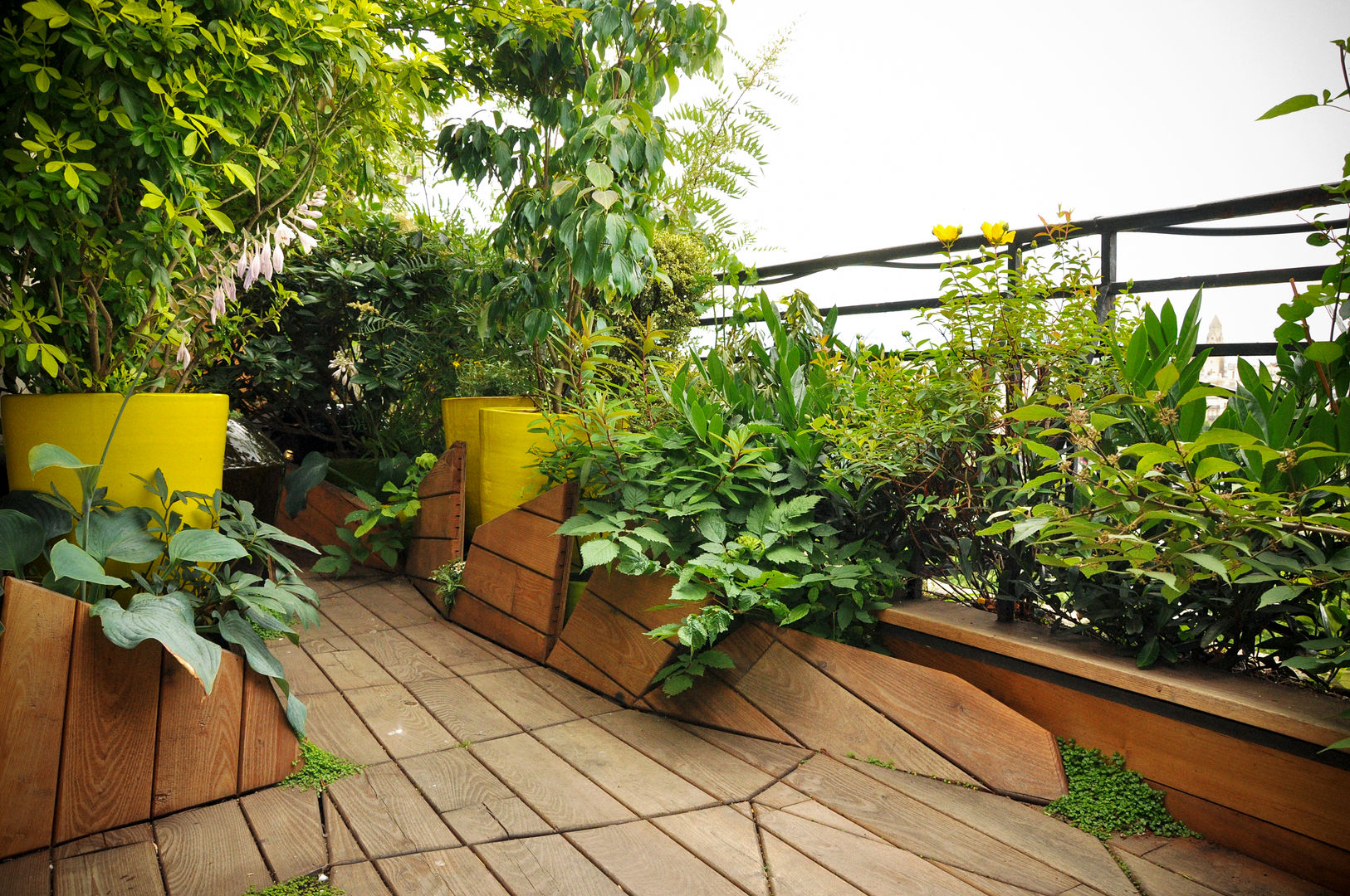 Terrasse en sol majeur, ATELIER DLV ATELIER DLV Eclectic style balcony, veranda & terrace