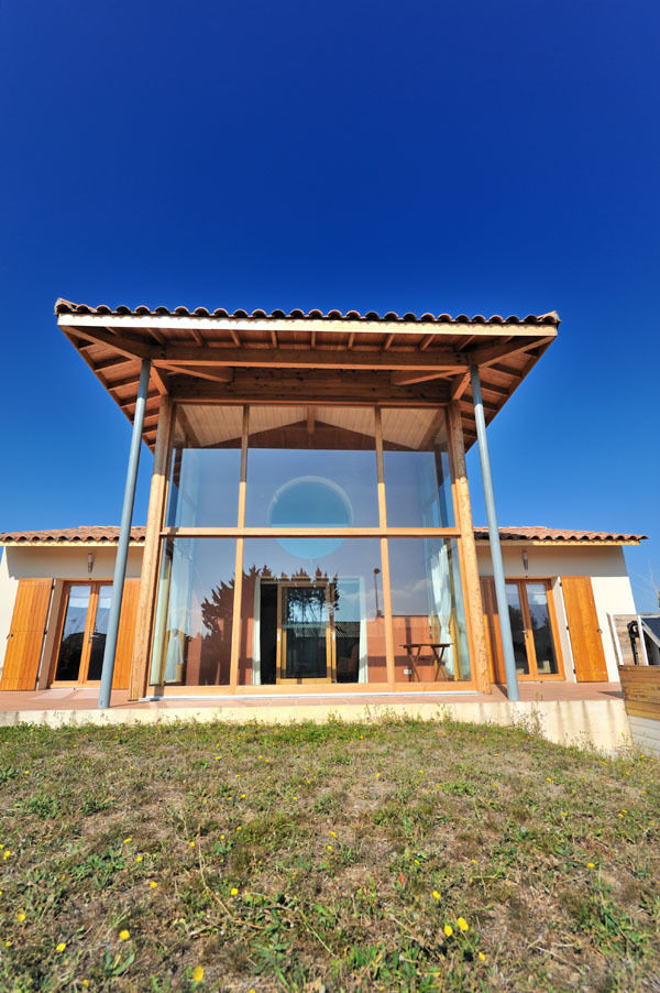 LA PREMIERE MAISON BBC EFFINERGIE DU GARD, JOSE MARCOS ARCHITECTEUR JOSE MARCOS ARCHITECTEUR Casas de estilo ecléctico