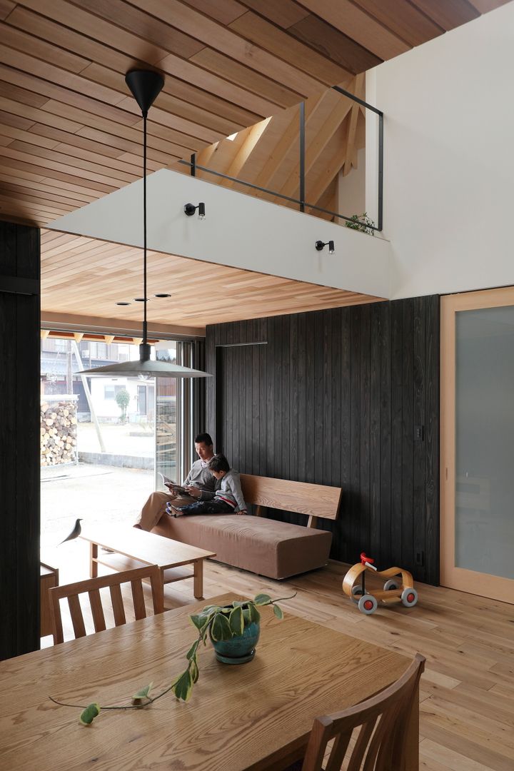 Suehiro House, ALTS DESIGN OFFICE ALTS DESIGN OFFICE Salas modernas