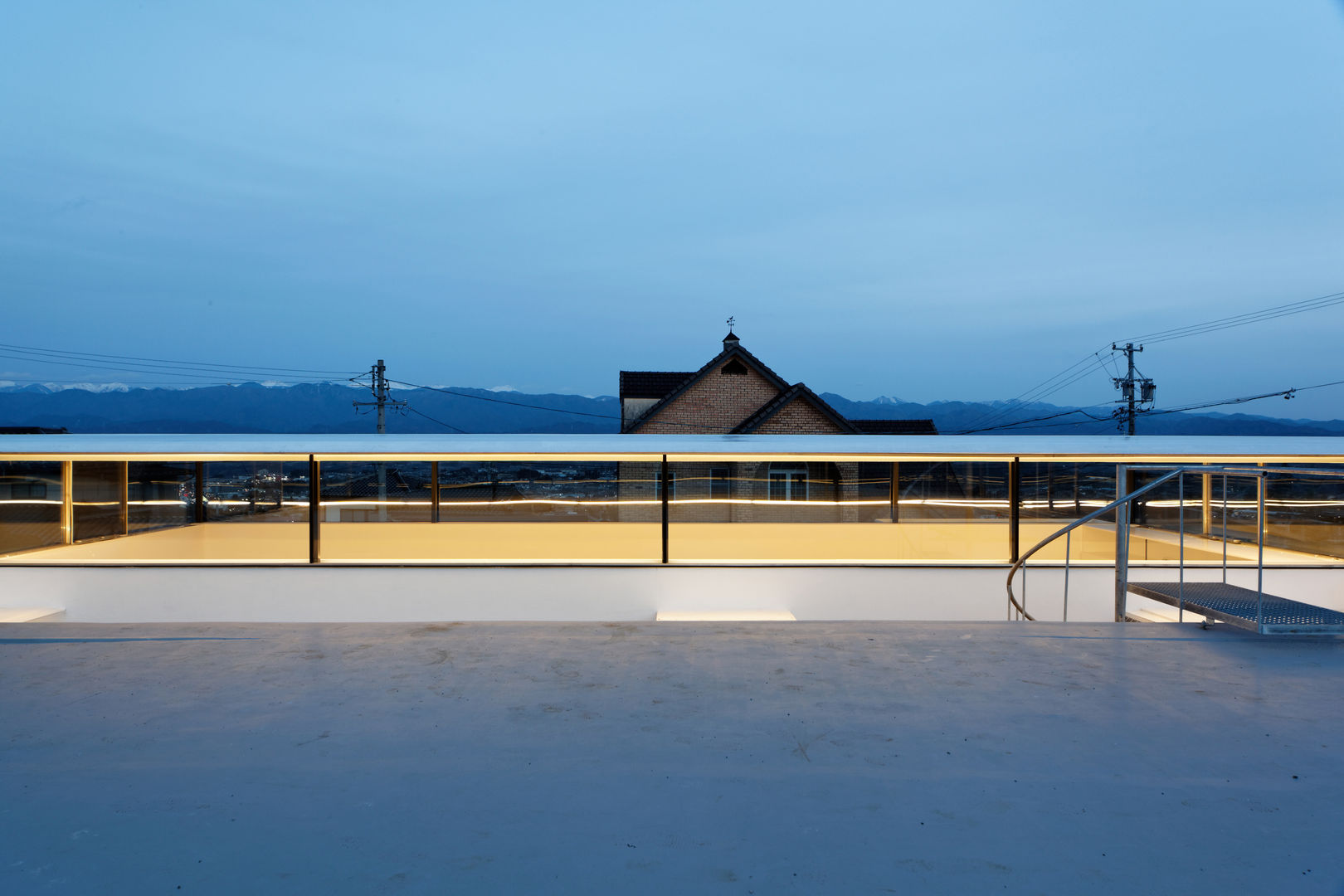 SI-house, TNdesign一級建築士事務所 TNdesign一級建築士事務所 Minimalistische balkons, veranda's en terrassen