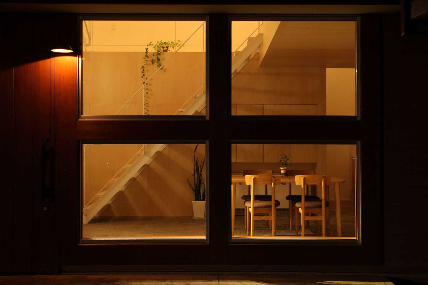 Azuchi House, ALTS DESIGN OFFICE ALTS DESIGN OFFICE 모던스타일 창문 & 문