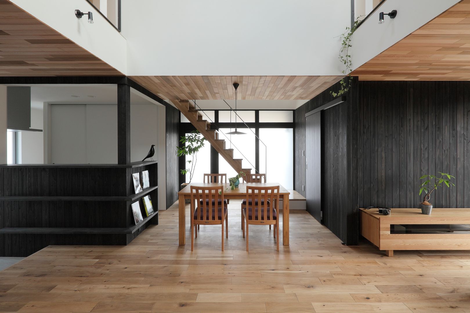 Suehiro House, ALTS DESIGN OFFICE ALTS DESIGN OFFICE Salas modernas