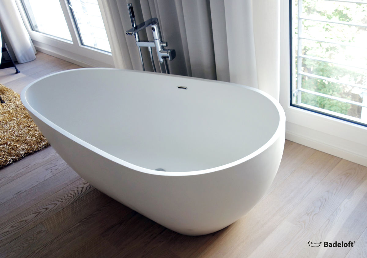 Edle freistehende Badewannen für luxuriöse Badezimmer, Badeloft - Badewannen und Waschbecken aus Mineralguss und Marmor Badeloft - Badewannen und Waschbecken aus Mineralguss und Marmor Modern bathroom Bathtubs & showers