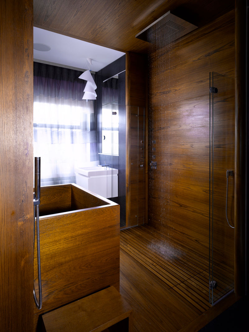 Teak bath and shower William Garvey Ltd Modern style bathrooms Bathtubs & showers