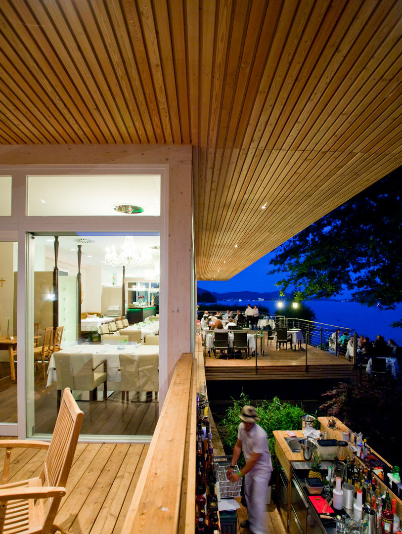 See Restaurant Saag Wörthersee - 3 Hauben mit 190 Grad Seeblick, Weingraber&Prohart Architekten ZT GmbH Weingraber&Prohart Architekten ZT GmbH Ticari alanlar Yeme & İçme