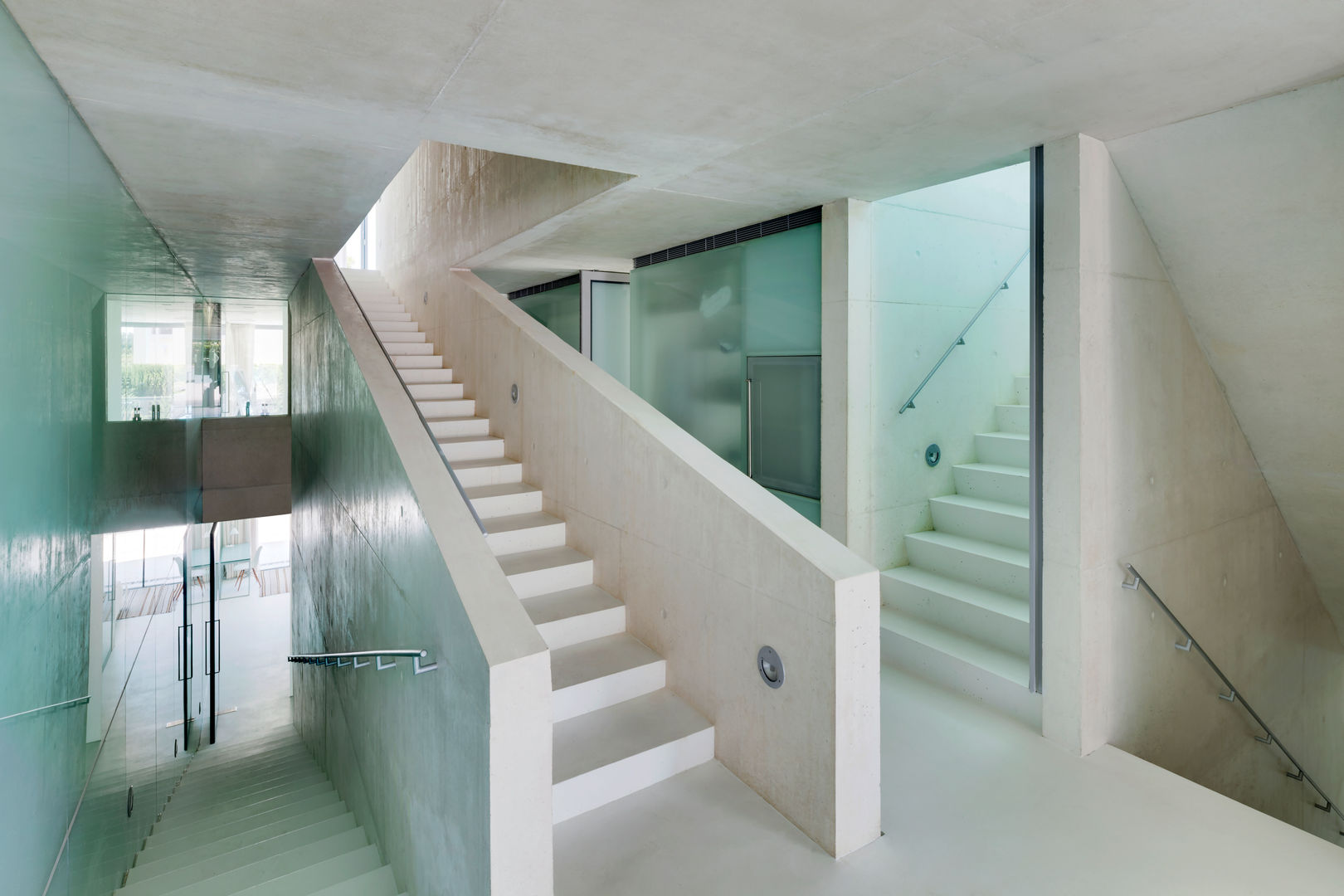 Jellyfish House, Wiel Arets Architects Wiel Arets Architects Modern Corridor, Hallway and Staircase