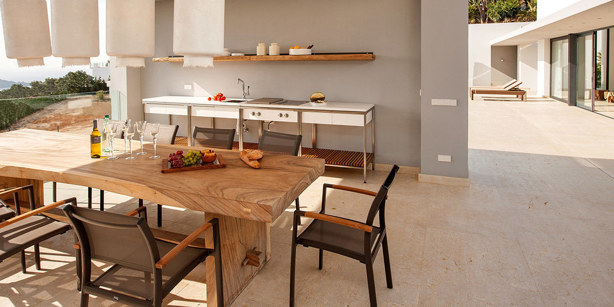 Villa Montesol, Ibiza, STUDIO JAN WICHERS STUDIO JAN WICHERS Modern dining room Chairs & benches