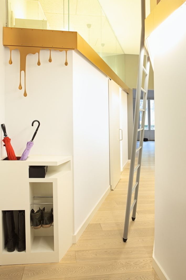 PISO SANTPERE47, Miel Arquitectos Miel Arquitectos Modern corridor, hallway & stairs