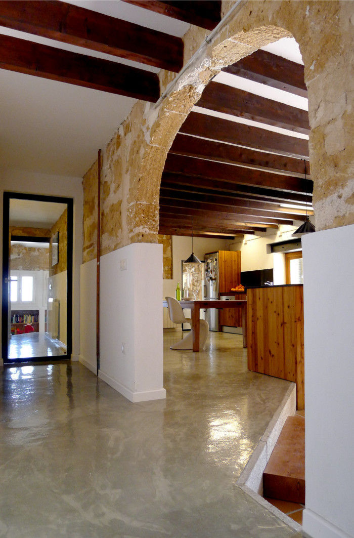 CASA CAN FOGARADA, Miel Arquitectos Miel Arquitectos Country style corridor, hallway& stairs