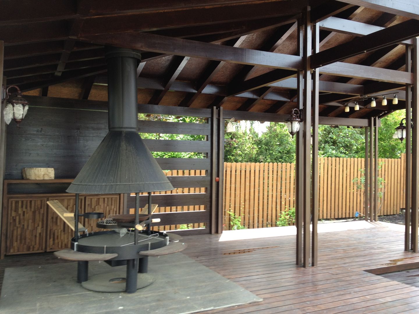 AUTOR DO PROJETO DE UM GAZEBO PARA CHURRASCO( АВТОРСКИЙ ПРОЕКТ БЕСЕДКИ ДЛЯ БАРБЕКЮ ) D O M | Architecture interior Varandas, marquises e terraços modernos