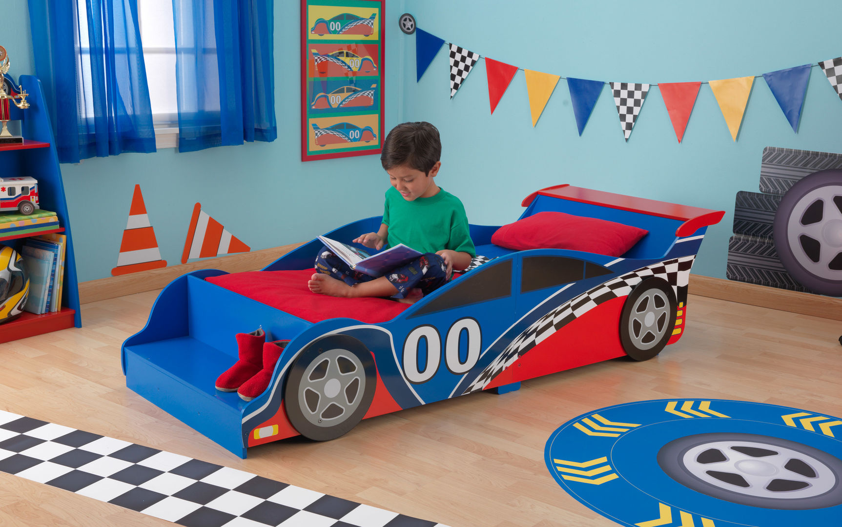 Race Car Toddler Bed Cuckooland Dormitorios infantiles de estilo moderno Camas y cunas
