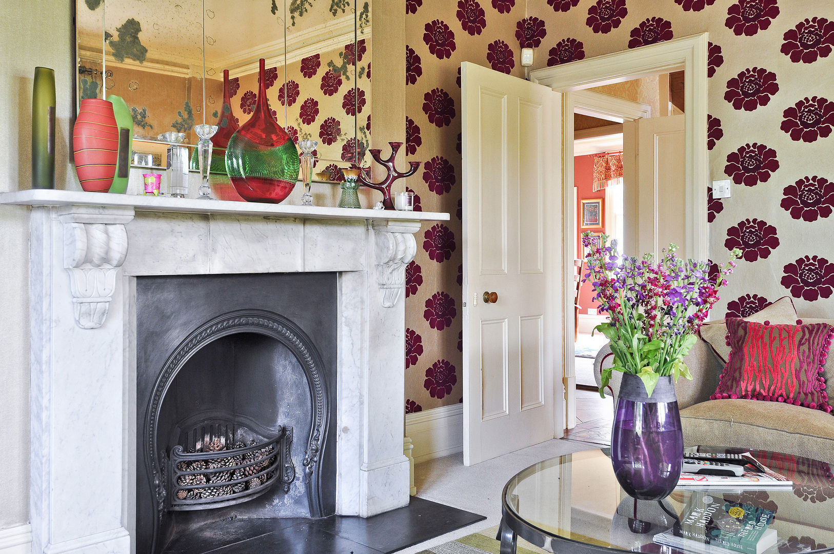 Statement walls Deborah Warne Interiors Ltd Living room