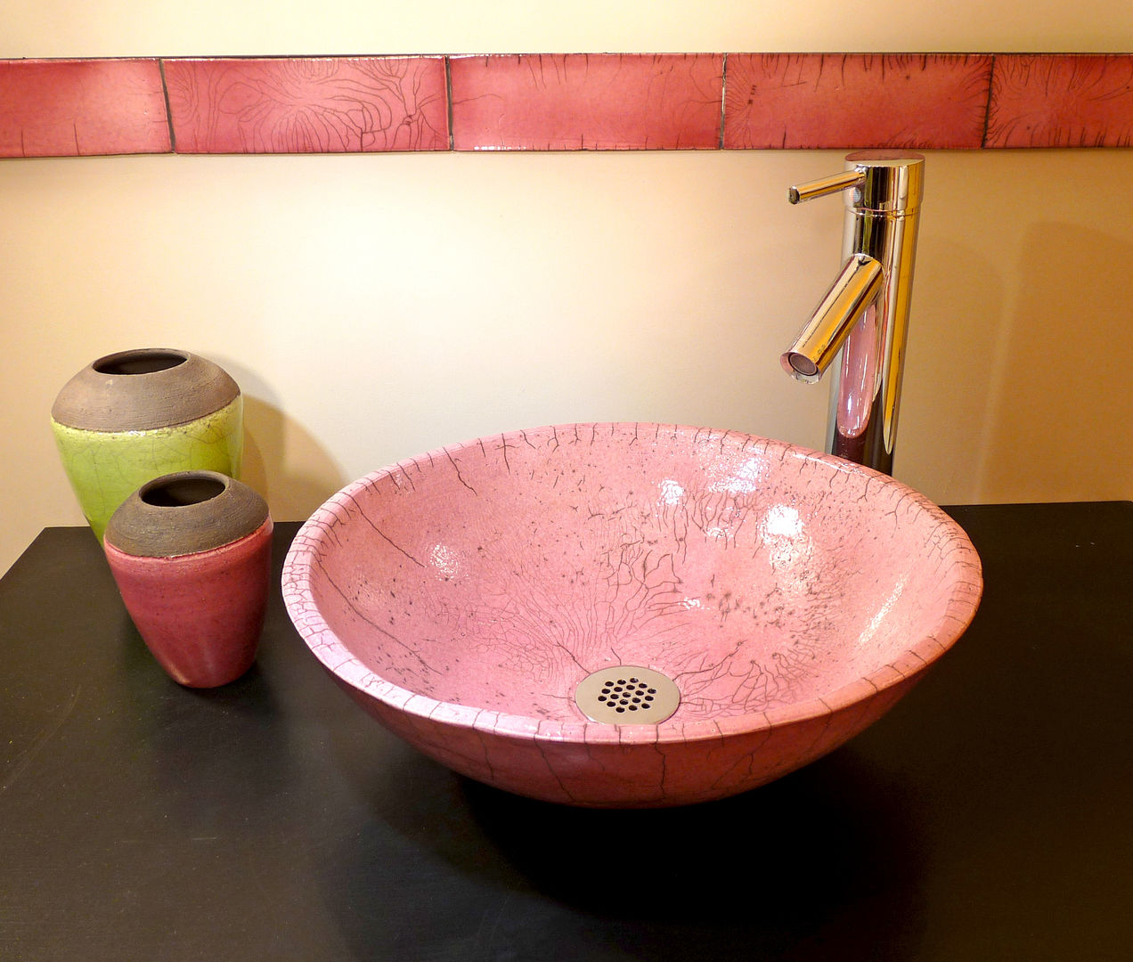 Vasque Raku rose fushia homify Salle de bain originale Lavabos