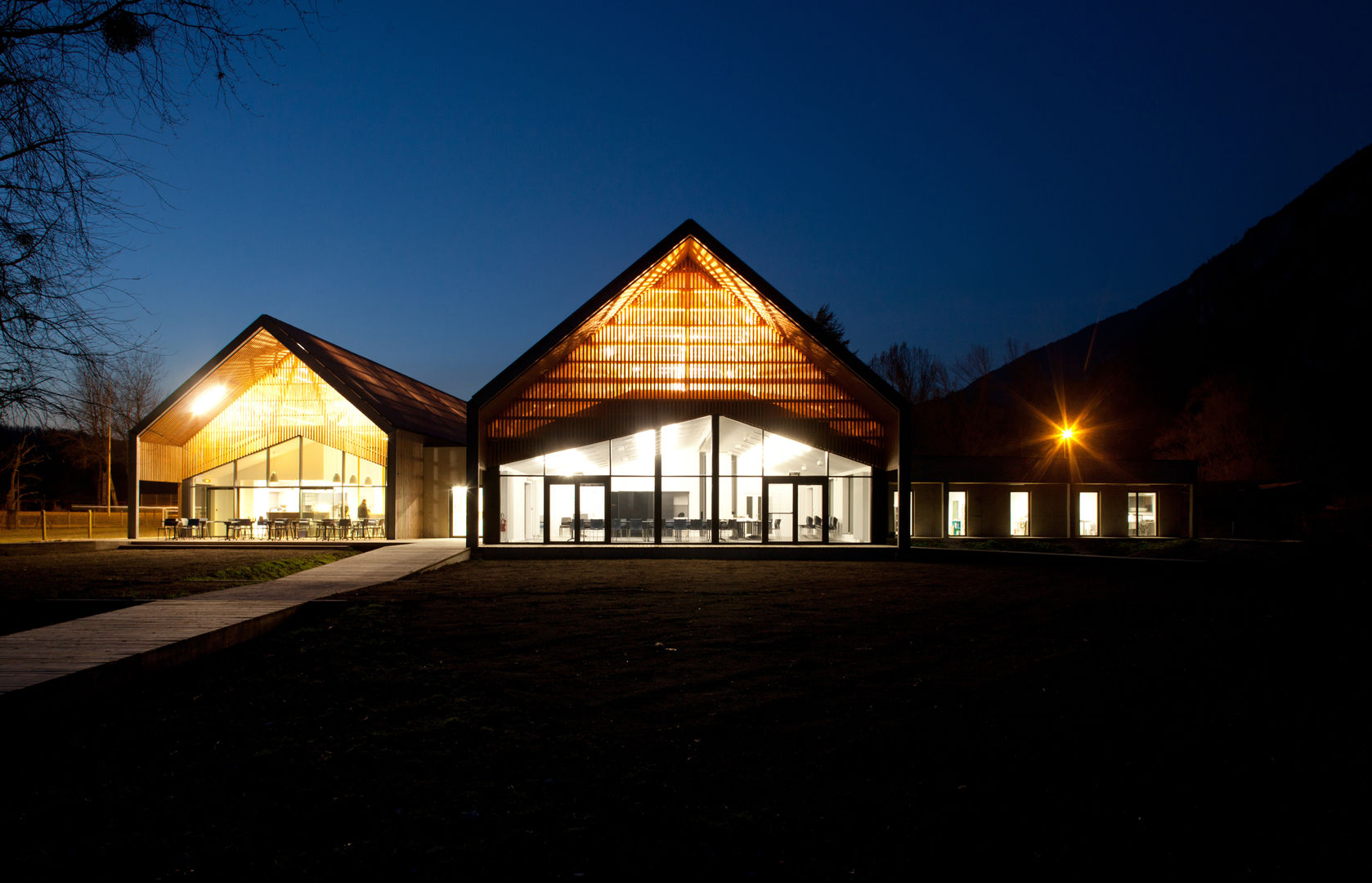 MAISON DU LAC D'AIGUEBELETTE, FABRIQUES ARCHITECTURES PAYSAGES FABRIQUES ARCHITECTURES PAYSAGES Commercial spaces Museums