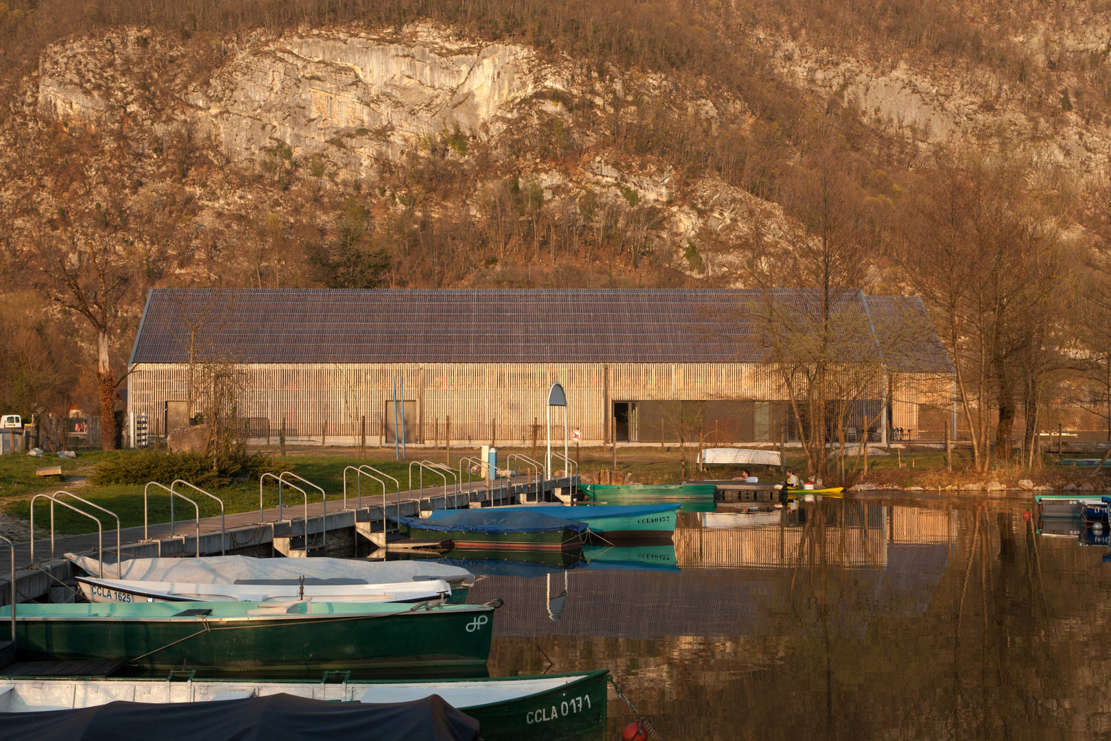 MAISON DU LAC D'AIGUEBELETTE, FABRIQUES ARCHITECTURES PAYSAGES FABRIQUES ARCHITECTURES PAYSAGES Commercial spaces Museums