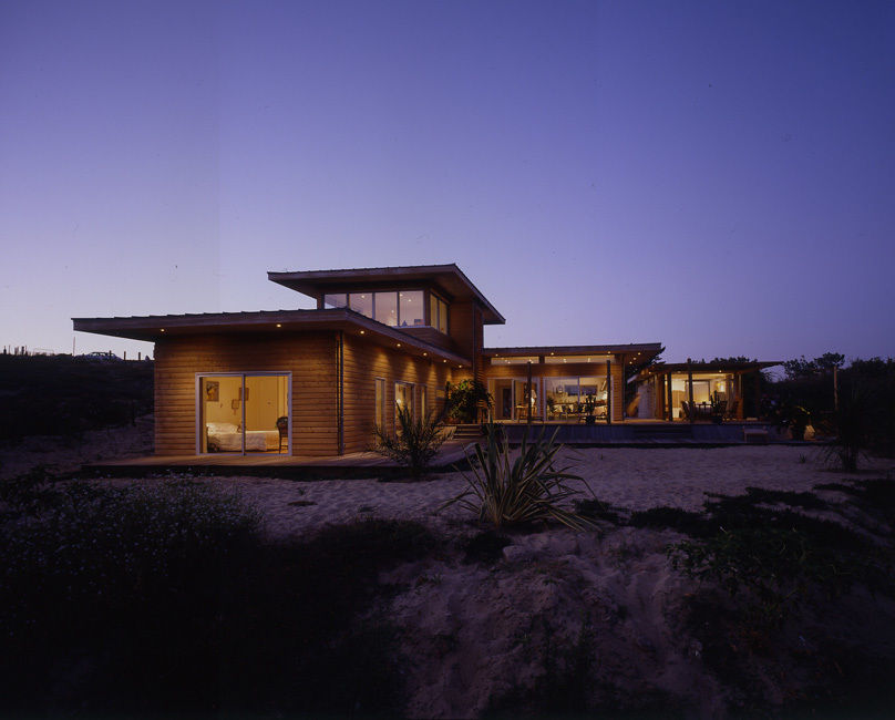 Une maison dans le sable., Christian Larroque Christian Larroque Casas de estilo moderno Accesorios y decoración