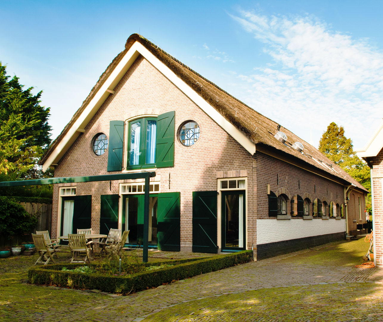 Monumentale langhuisboerderij ‘Het Zwanenburg’, OTH architecten OTH architecten منازل