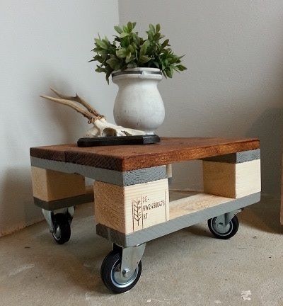 homify Industrial style living room Side tables & trays