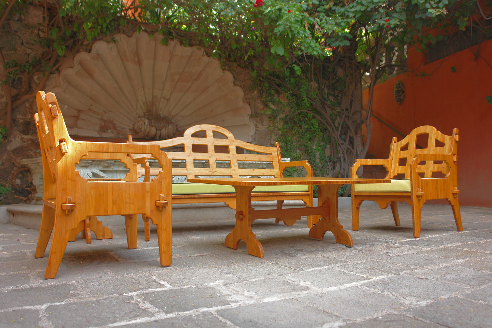Juego de terraza fabricado de Bambú, Wedgewood Furniture Wedgewood Furniture モダンな庭 家具