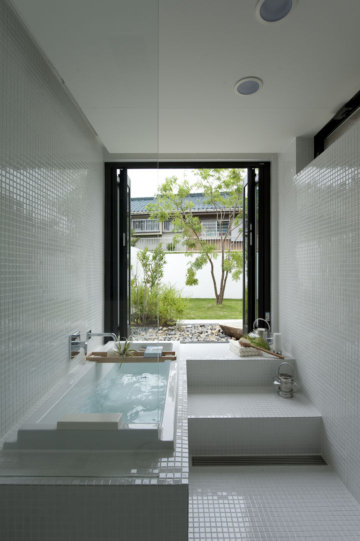 House with the bath of bird, Sakurayama-Architect-Design Sakurayama-Architect-Design Modern bathroom