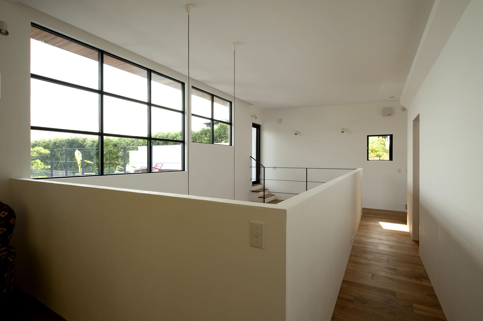 House with the bath of bird, Sakurayama-Architect-Design Sakurayama-Architect-Design Modern corridor, hallway & stairs