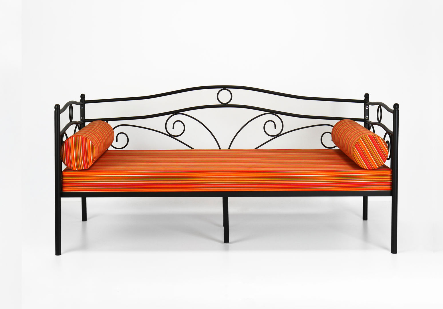 Demir Daybed, K105 Mobilya Pazarlama Danışmanlık San.İç ve Dış Tic.LTD.ŞTİ. K105 Mobilya Pazarlama Danışmanlık San.İç ve Dış Tic.LTD.ŞTİ. Jardines modernos Mobiliario