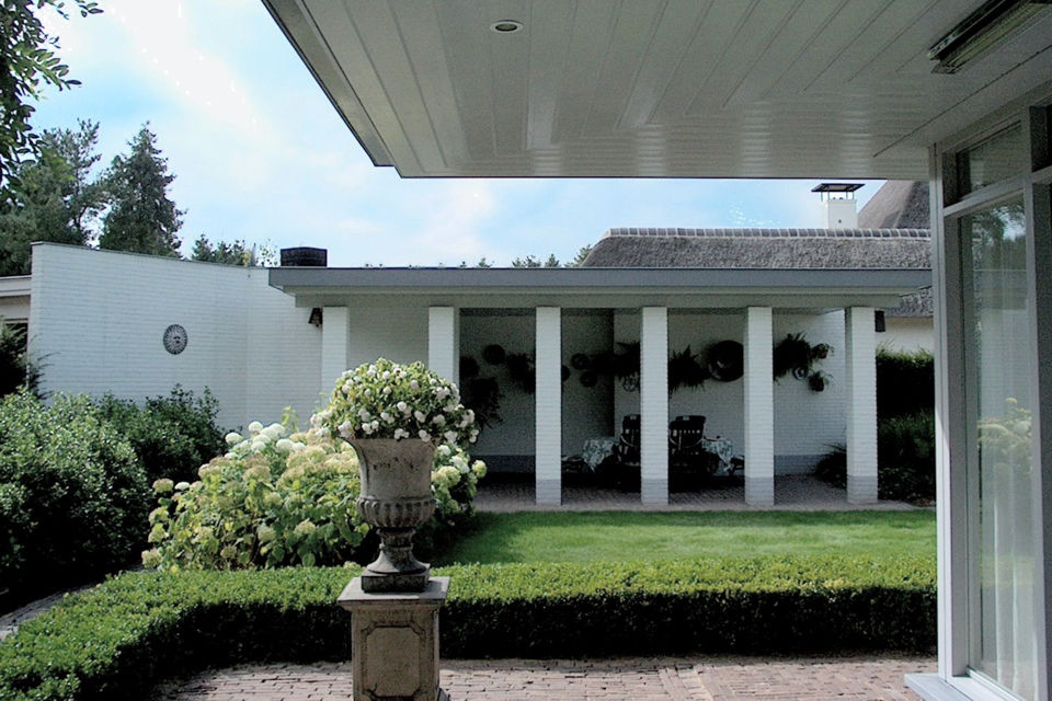 homify Eclectic style balcony, veranda & terrace