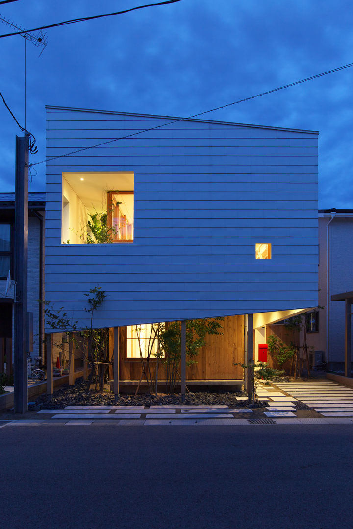 OH! house, Takeru Shoji Architects.Co.,Ltd Takeru Shoji Architects.Co.,Ltd オリジナルな 家 空,植物,建物,建築,路面,アスファルト,電気,ガス,ファサード,色合いと色合い