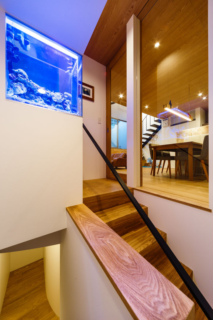 haus-wave, 一級建築士事務所haus 一級建築士事務所haus 北欧スタイルの 玄関&廊下&階段
