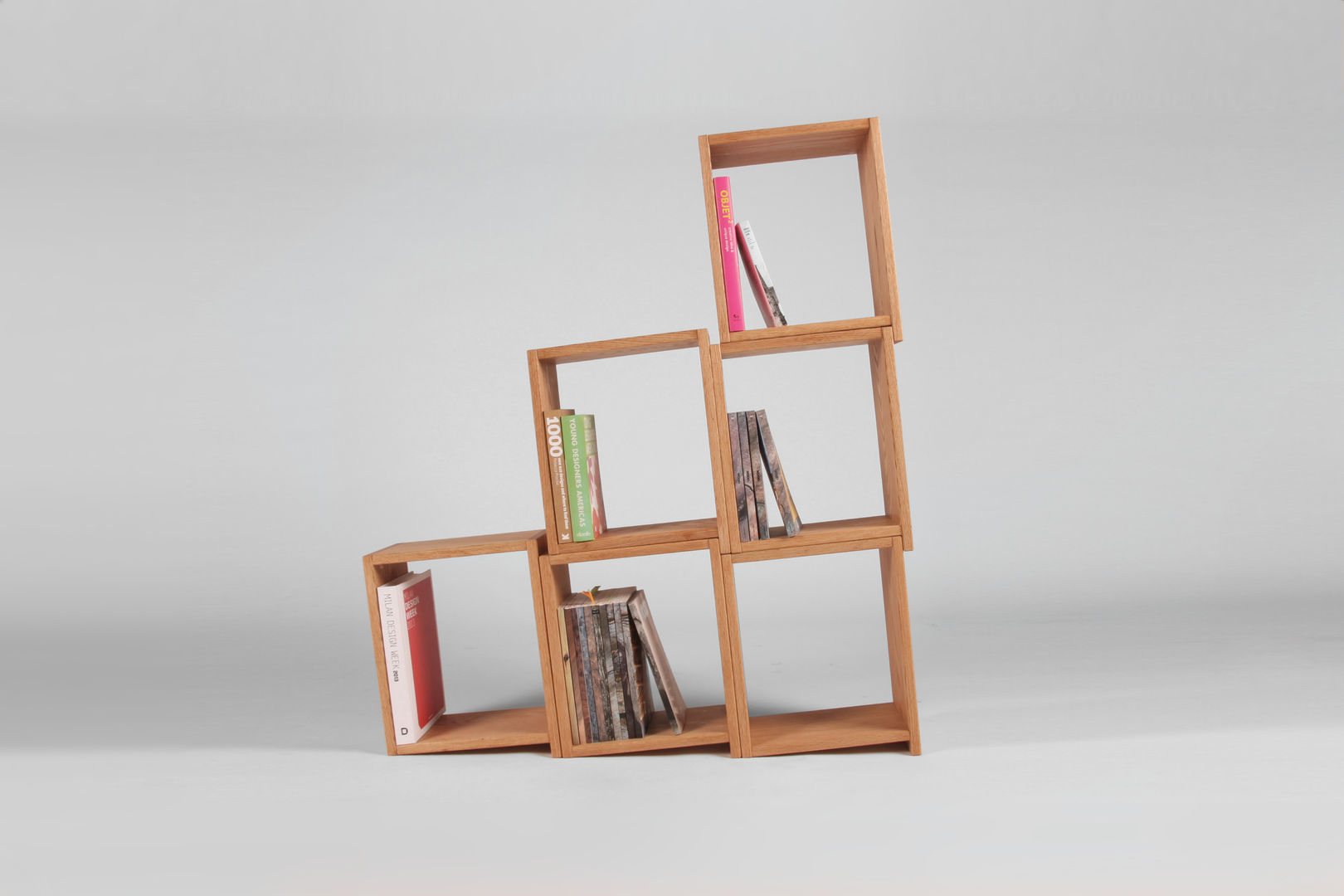 Slanted Bookshelf, 톤 퍼니처 스튜디오 톤 퍼니처 스튜디오 Modern Çalışma Odası Depo