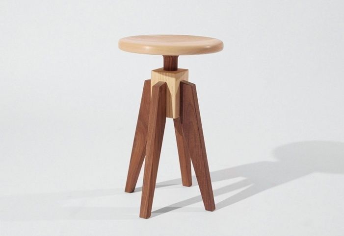 ash X walnut stool, 톤 퍼니처 스튜디오 톤 퍼니처 스튜디오 غرفة المعيشة كراسي ومقاعد