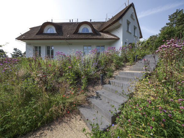 Klare Linien ohne Zwang zur Perfektion., METTEN Stein+Design GmbH & Co. KG METTEN Stein+Design GmbH & Co. KG Stairs Concrete