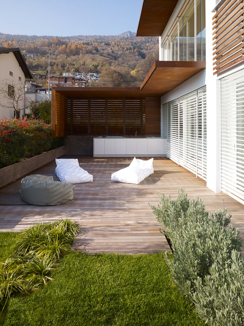 homify Minimalistischer Balkon, Veranda & Terrasse