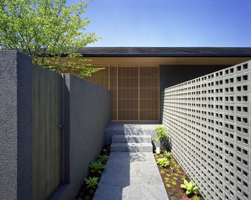 House in Satsuma, 柳瀬真澄建築設計工房 Masumi Yanase Architect Office 柳瀬真澄建築設計工房 Masumi Yanase Architect Office Casas modernas